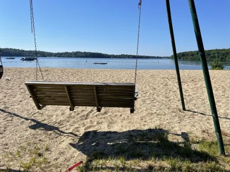 Location! Gorgeous house near a beautiful lake, 15 min to the best ocean beaches Отели в г. Машпи