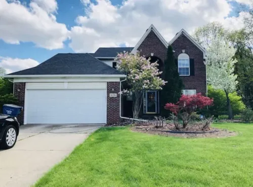 Spacious 5-bedroom house with pool table near UofM Hotels in Pittsfield Charter Township