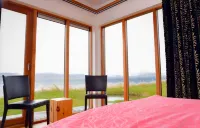 Spacious, luxurious house with a lot of natural wood Hotels in Grýtubakkahreppur
