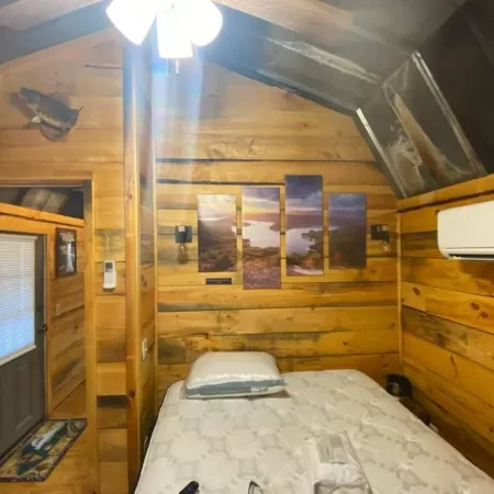 Jocassee Valley cabin- Free Park Pass