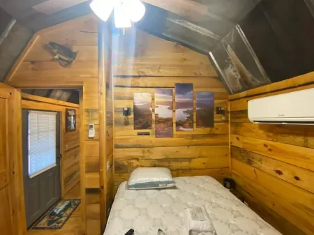 Jocassee Valley cabin- Free Park Pass