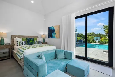 Steps from Grace Bay Beach w/Private Pool, Guest House, Snorkeling & More