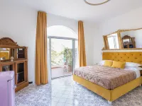 Casa Enzina Отели рядом с достопримечательностью «Площадь Пьяца-Тассо»