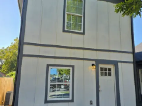 Bluebonnet Cottage Duplex in Downtown Denison--Perfect Blend of Charm & Comfort Hotels in Denison