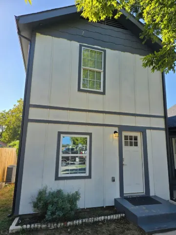 Bluebonnet Cottage Duplex in Downtown Denison--Perfect Blend of Charm & Comfort
