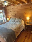 Spirit Lodge- Log Cabin with Large front porch Hotel a Ashland County