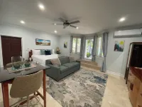 Spacious 5-bedroom villa in beautiful Nassau with AC, WiFi and Pool.