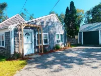 West Dennis Central - 5 bed, 3 bath, 2 kitchen huge yard!Two hot tubs! - 4 tähden