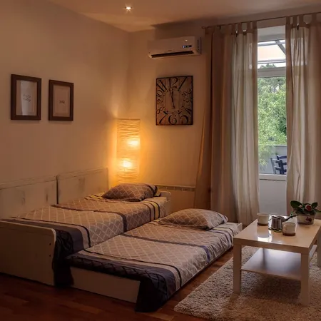 Charming apartment 20 minutes from main squere