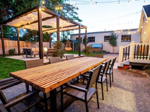 Stunning SLC House w/ Hot Tub and Fire Pit!