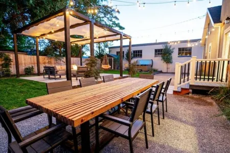 Stunning SLC House w/ Hot Tub and Fire Pit! Отели рядом с достопримечательностью «Китайски ресторант "Китайски квартал"»