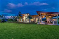 Mayoli Hill Deluxe Farmhouse Hot Tub & Private Pool with Volcano View Hotels near Concentrados Dovel