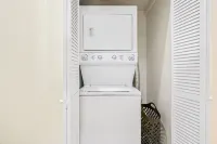 Stunning 3 BR in prime Chicago location