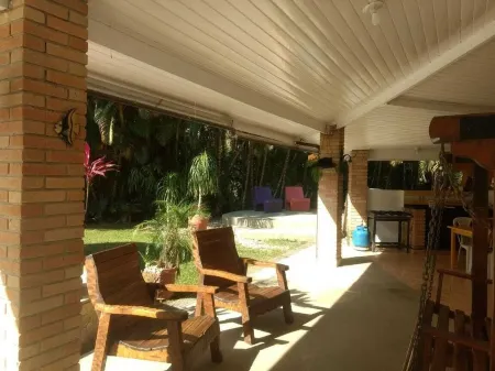 Beautiful house for 25 people, with swimming pool, feel the country air on the beach. Отели рядом с достопримечательностью «Foz do Rio Guaratuba»