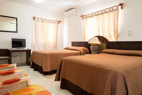 Unbeatable Oceanfront/Beachfront Location 2 Bedrooms Villa Snorkeling Paradise