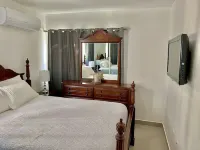 New 3 BR/2BA Apartment with A/C, wifi and pool! Các khách sạn ở 