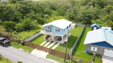 6 min walk to beach / private pool/ AC