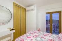 Meet Ilidia's House