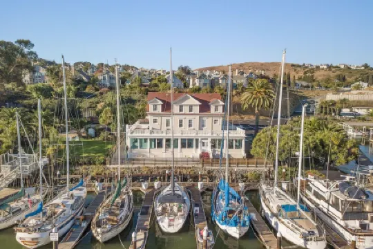 Charming Historic Lighthouse, A Magical Oasis With Great Sunsets