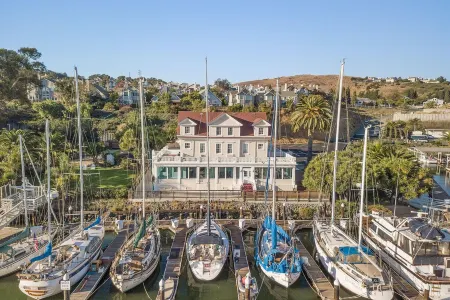 Charming Historic Lighthouse, A Magical Oasis With Great Sunsets