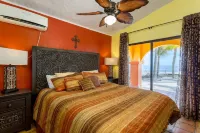 Beachfront Estate Sleeps 12! Walk Everywhere in Los Barriles with Pool & Spa