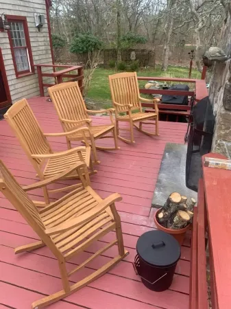 Top-Rated Vineyard Retreat: Hot Tub + Private Lambert’s Cove Beach Access!