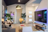 Downtown Austin Oasis w Pool & Hot Tubsleeps 18