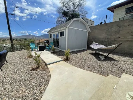 Bright 3 bedroom, 2 bath home; game room w/ arcade machines - basketball machine