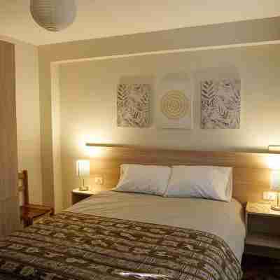Ruinas: Spacious 2-Bedroom Apartment in San Blas Market Area. Big Kitchen! Rooms