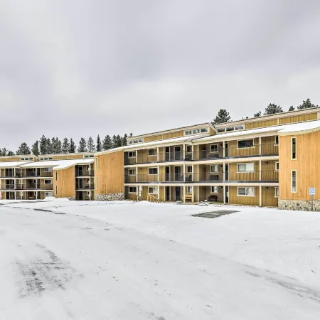 Winter Park Condo w/ Hot Tub, 3 Mi to Slopes!