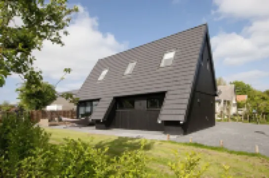 Unique boutique vacation villa by the sea!