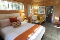 Belle's at Montville Hotels in Mapleton
