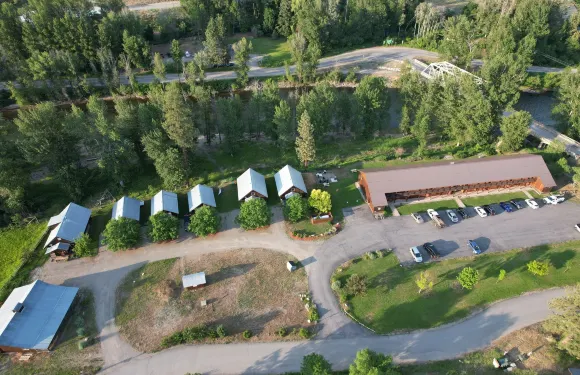 美索河畔小木屋