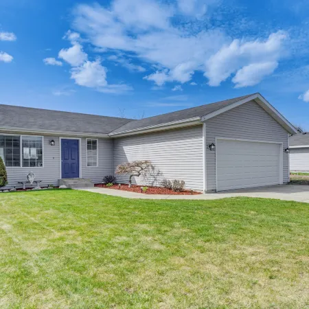 Charming Home w/ Patio: 3 Mi to Hayden Lake!