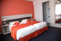 Logis Hôtel- Restaurant la Renaissance Hotels in Celles-sur-Plaine