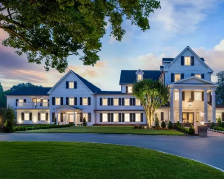 The Oaks Waterfront Hotels in Easton