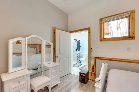 Hike & Fish: Outdoor Retreat Near Trails Отели в г. Форестбург