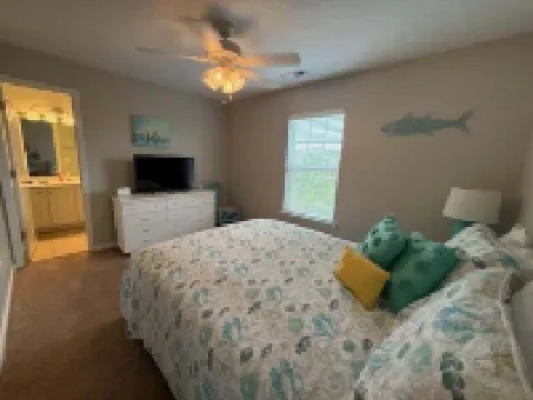 Summer's Den 5 Bedroom Home by RedAwning