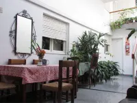 Hotel San Carlos Các khách sạn gần Ga tàu Once