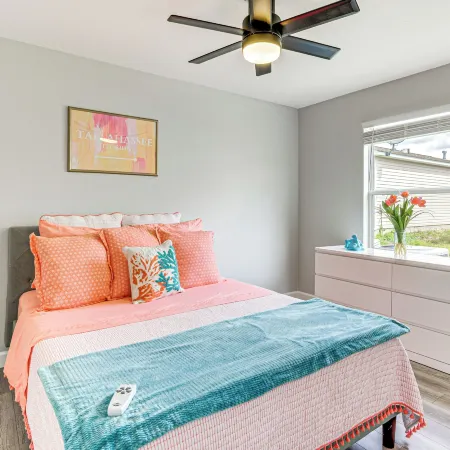 6 Mi to Lake Sumter Landing: Home w/ Perks!
