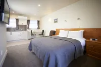 Auto Lodge Motel Hotels in Hamilton