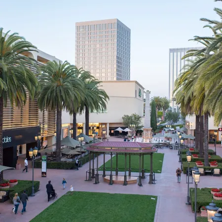 Costa Mesa/Newport - Fast Wifi - Work Stations - Free Parking - Self Check in! (cm-1)