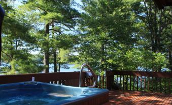 Westwind Inn on the Lake