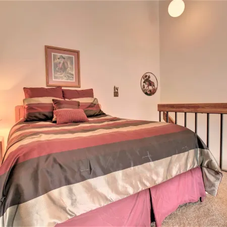 Dd402e Buffalo Village Studio 1 Bedroom Condo by RedAwning
