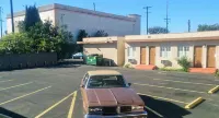 Budget Inn Motel - parking