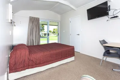 Harbourside Holiday Park Hotel a Hot Water Beach