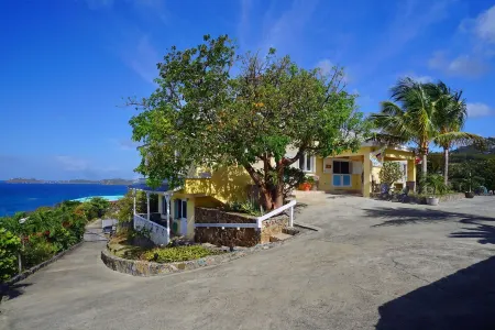 Home with panoramic views with access to private beach!