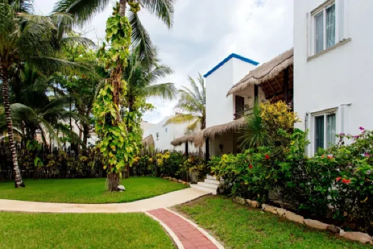 Private Beachside Villa Includes Cook, Pool, WiFi – Large Menu for All Interests