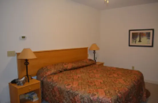 Luxury 3BR/3BA Ski On/Off Lodges Bear Mountain Near Sunrise Chair Killington.