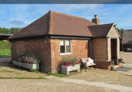 A Charming Barn Conversion Отели рядом с достопримечательностью «Pett Level Beach»